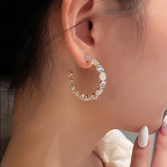 New 18k gold plated Hoop Earrings - Picture 3 of 5